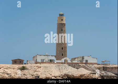 Bâtiment ancien phare sur une île égyptienne de la Mer Rouge Banque D'Images