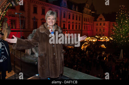 La Princesse Gloria de Thurn et Taxis ouvre le marché de Noël romantique dans la cour intérieure du palais St Emmeram à Regensburg, Allemagne, 24 novembre 2011. Photo : Armin Weigel Banque D'Images