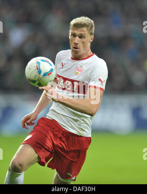 Pavel Pogrebnyak de Stuttgart s'exécute après la balle au cours de la Bundesliga match de football Werder Brême vs VfB Stuttgart au stade Weser à Brême, Allemagne, le 27 novembre 2011. Photo : Carmen Jaspersen Banque D'Images
