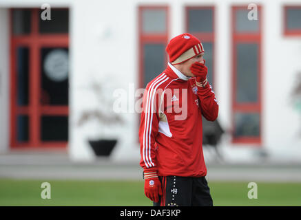 Bastian Schweinsteiger joueur professionnel de football du FC Bayern Munich pratiques sur le terrain du club de Bundesliga à Munich, Allemagne, 30 novembre 2011. Après avoir souffert d'une fracture de la clavicule, Schweinsteiger a repris sa pratique de nouveau. Photo : Andreas Gebert Banque D'Images