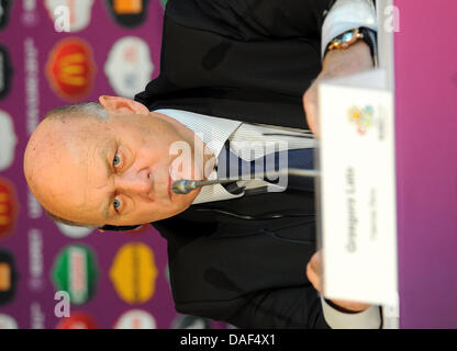 Grzegorz Lato, président de la Fédération polonaise de football, ressemble aux médias lors d'une conférence de presse à Kiev, Ukraine, 02 décembre 2012. L'Europe de football aura lieu du 08 juin au 01 juillet 2012 en Pologne et Ukraine. Photo : Thomas Eisenhuth dpa Banque D'Images