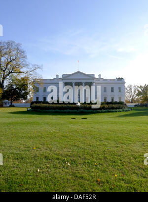 Vue extérieure de l'Amérique du portique de la Maison Blanche à Washington, le lundi 14 novembre 2011 à l'ensemble de la pelouse nord du trottoir sur Pennsylvania Avenue. Credit : Ron Sachs / CNP Banque D'Images