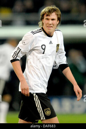 L'Allemagne Kevin Grosskreutz réagit pendant le match de football amical entre l'Allemagne et l'Italie au stade Signal Iduna Park de Dortmund, Allemagne, 09 février 2011. Photo : Federico Gambarini Banque D'Images