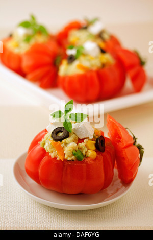 Tomates farcies aux mil. Recette disponible. Banque D'Images