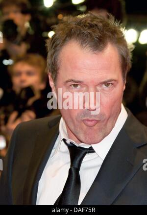 L'acteur allemand Sebastian Koch arrive à la première de 'True Grit' le 61e Festival International du Film de Berlin, Berlinale Berlinale Palast, à Berlin, Allemagne, le 10 février 2011. Photo : Hubert Boesl dpa Banque D'Images