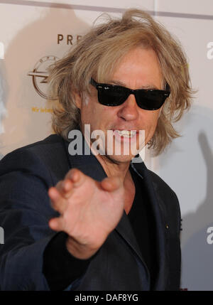 La chanteuse irlandaise Sir Bob Geldof assiste à la conférence de presse avant le gala du cinéma pour la paix dans le cadre de la 61e édition du Festival International du Film de Berlin à Berlin, Allemagne, 14 février 2011. Depuis 2002, le cinéma pour la paix a été une initiative à l'échelle mondiale, la promotion de l'humanité par l'intermédiaire de film tout en invitant les membres de la communauté cinématographique internationale à assister à l'assemblée annuelle pour la paix Cinéma Banque D'Images