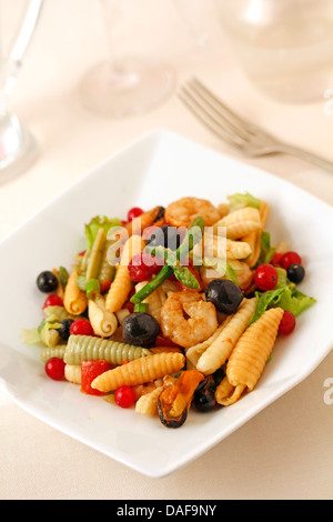 Salade de la mer et la forêt. Recette disponible. Banque D'Images