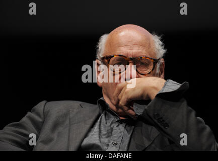 Michael Nyman compositeur nous assiste à Talent Campus au cours de l'événement 61e Festival International du Film de Berlin à Berlin, Allemagne, 16 février 2011. La neuvième édition du campus aide les professionnels du cinéma dans leur quête de se positionner dans un monde en évolution rapide et de cinéma, où la prise de risques et défis auxquels est lentement en train de devenir une question de collaboration Banque D'Images