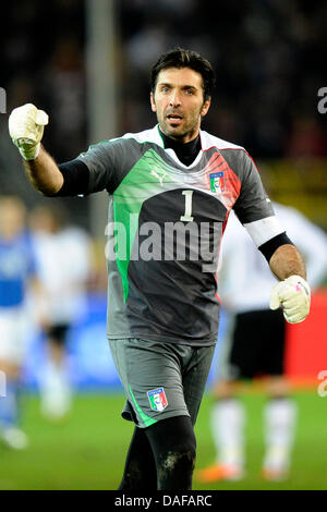 Gardien de l'Italie Gianluigi Buffon est représenté au cours de l'Allemagne match amical international contre l'Italie au Signal Iduna Park de Dortmund, Allemagne, 09 février 2011. Photo : Revierfoto Banque D'Images