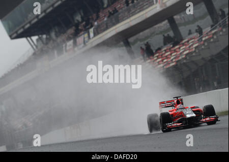 Le pilote allemand Timo Glock de Marussia Virgin Racing lors des tests de conduite sur le circuit de Catalogne à Barcelone, Espagne, 20 février 2011. Photo : David Ebener Banque D'Images