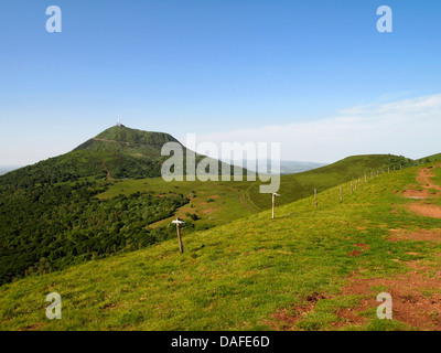 Puy de Dome volcan. Parc naturel régional des Volcans d'Auvergne, Puy de Dome, Auvergne, France Banque D'Images