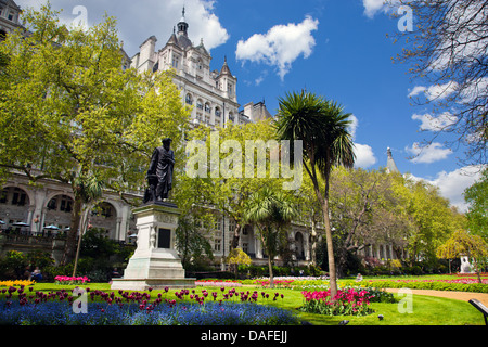 Victoria Embankment Gardens à Londres, au Royaume-Uni. Sunny sky Banque D'Images