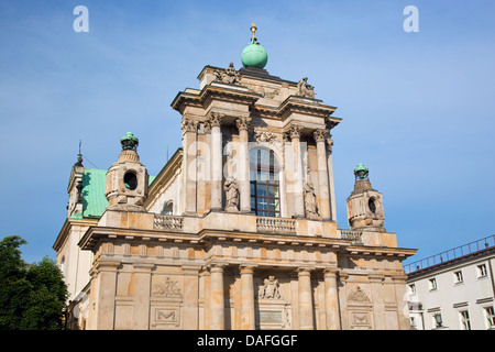 Vue de la façade de l'église des Carmélites, Varsovie Banque D'Images