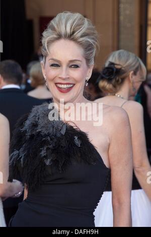 L'actrice Sharon Stone nous arrive pour la 83e Academy Awards, les Oscars à Los Angeles, USA, 27 février 2011. Photo : Hubert Boesl Banque D'Images