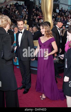 Actrice américaine Natalie Portman et Benjamin Millepied arrivent pour la 83e Academy Awards, les Oscars à Los Angeles, USA, 27 février 2011. Photo : Hubert Boesl Banque D'Images