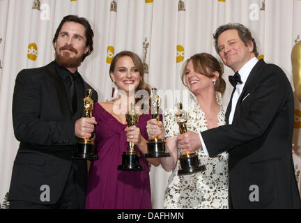 Meilleurs gagnants intérimaire (l-r) Christian Bale, Natalie Portman, Melissa Leo et Colin Firth posent dans la photo de presse de la 83ème Academy Awards, les Oscars, chez Kodak Theatre de Los Angeles, USA, 27 février 2011. Photo : Hubert Boesl Banque D'Images