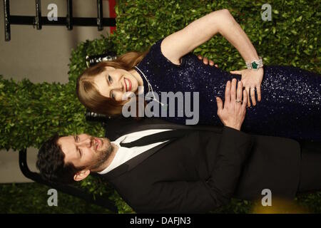 Acteurs américains Amy Adams et Darren Le Gallo arrivent à la Vanity Fair Oscar Party Tour au coucher du soleil à West Hollywood, Los Angeles, USA, le 27 février 2011. Photo : Hubert Boesl Banque D'Images