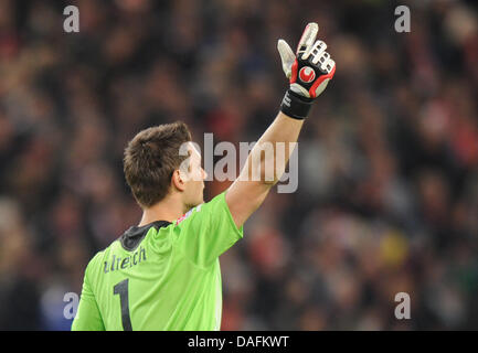 Gardien de Stuttgart, Sven Ulreich gestes pendant le match de football Bundesliga VfB Stuttgart vs 1. FC Cologne de Mercedes-Benz Arena de Stuttgart, Allemagne, 03 Dece,2011. Photo : Marc Mueller Banque D'Images