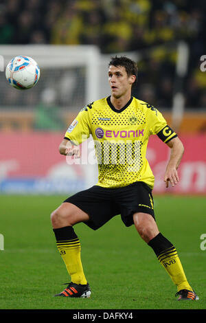 Le Dortmund Sebastian Kehl arrête la balle pendant le match de football Bundesliga Borussia Moenchengladbach vs Borussia Dortmund Borussia Moenchengladbach au parc, Allemagne, 03 décembre 2011. Photo : Revierfoto Banque D'Images