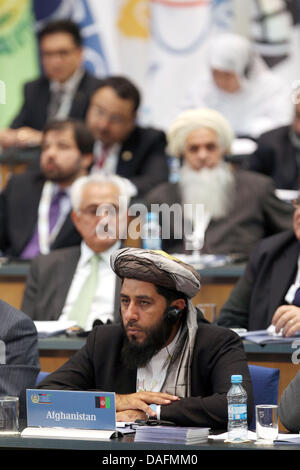 La délégation de l'Afghanistan participe à la Conférence internationale sur l'Afghanistan à Bonn, Allemagne, 05 décembre 2011. Les politiciens sont réunis à l'occasion de la Conférence internationale sur l'Afghanistan à la recherche d'une voie à suivre après le retrait des troupes de combat de l'OTAN en 2014. Photo : OLIVER BERG Banque D'Images