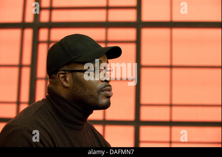 Boxe Française Jean-Marc Mormeck professionnel assiste à une conférence de presse sur la lutte entre Klitschko et Mormeck à Duesseldorf, Allemagne, 05 décembre 2011. La lutte a été annulée. Champion du monde poids lourds W. Klitschko ne peut pas défendre son titre contre les Français Mormeck. Photo : BERND THISSEN Banque D'Images