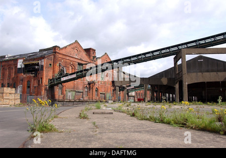 Une vue présentant une partie d'un quartier délabré de Grimsby Docks Lincolnshire UK Banque D'Images