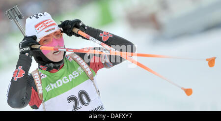 Andrea Henkel d'Allemagne réagit après le 10km poursuite aux Championnats du monde de biathlon à Khanty-Mansiysk, Russie, 06 mars 2011. Foto : Martin Schutt dpa Banque D'Images