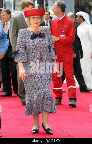 La reine Béatrix La reine Béatrix des Pays-Bas visite la ville industrielle de Ras Laffan (RLIC) et l'interpréteur pearl GTL le deuxième jour de la visite d'état des royals néerlandais à Doha, Qatar, 09 mars 2011. Photo : Albert Nieboer Pays-bas OUT Banque D'Images