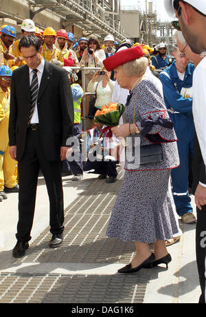 La Reine Beatrix visite la ville industrielle de Ras Laffan (RLIC) et l'interpréteur pearl GTL le deuxième jour de la visite d'état des royals néerlandais à Doha, Qatar, le 10 mars 2011. Photo : Albert Nieboer Pays-bas OUT Banque D'Images