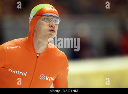 Le patineur de vitesse néerlandais Stefan Groothuis fait concurrence dans l'épreuve du 1 500 mètres course pendant la championshipsin au monde de patinage de vitesse Max Aicher Arena à Inzell, Allemagne, 10 mars 2011. Photo : Friso Gentsch Banque D'Images