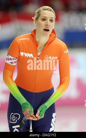 La photo montre le monde Jorien Voorhuis patineur néerlandais après avoir participé dans les années 1500 m dames à l'Speed-Skating Championnat du Monde 'Max Aicher Arena" à Inzell, Bavière, Allemagne, le 11 mars 2011. PHOTO : FRISO GENTSCH Banque D'Images