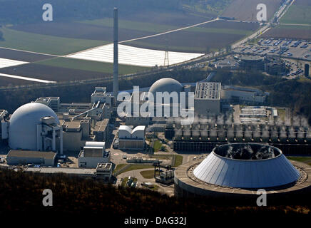 La photo montre la centrale nucléaire Neckarwestheim, qui est géré par 'Energie AG, dans Badden-Wuerttemberg Neckarwestheim, Allemagne le 12 mars 2011. Le 12 mars 2011 il y a eu une manifestation qui fait une chaîne humaine de Neckarwestheim à Stuttgart. Après l'accident nucléaire au Japon : une commission d'enquête publique est en train d'évaluer la situation de Neckarwestheim. E indépendant Banque D'Images