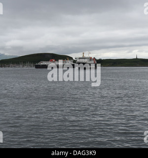 Calmac ferries dans le port d'Oban en Écosse juillet 2013 Banque D'Images