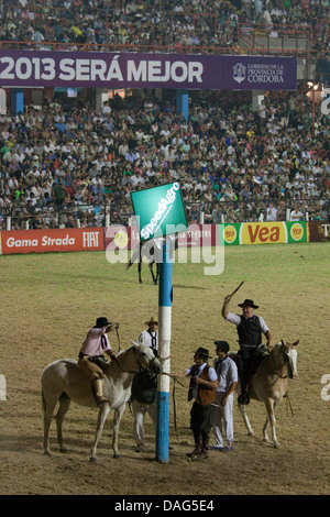 Gauchos participant au Festival Nacional de Doma y Folclore à Jésus Maria, province de Cordoba, Argentine Banque D'Images