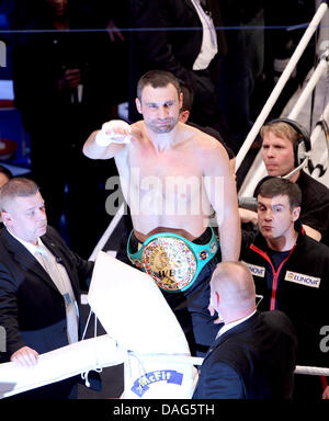 Urkainian heavyweight champion WBC Vitali Klitschko remporte le titre poids lourd combat Klitschko vs Solis à Cologne, Allemagne, 19 mars 2011. Photo : Friso Gentsch Banque D'Images