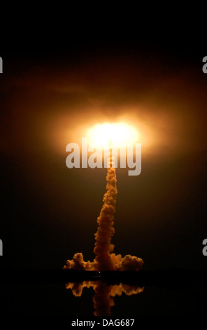 La navette spatiale Endeavour STS-123 vers l'ISS lancement du Centre spatial Kennedy. Version optimisée de la NASA d'origine image. Crédit NASA Banque D'Images