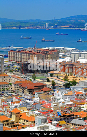 Des pétroliers dans le bar de Gibraltar, Espagne continentale en arrière-plan, Gibraltar, Gibraltar Banque D'Images