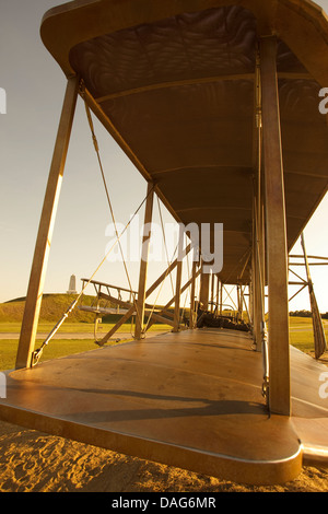 Premier vol SCULPTURE (©STEVEN H Smith 2003) WRIGHT BROTHERS NATIONAL MEMORIAL KITTY HAWK OUTER BANKS DE LA CAROLINE DU NORD USA Banque D'Images