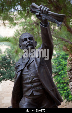 Statue en bronze de Manwel Dimech 1860 - 1921 La Valette, Malte Banque D'Images