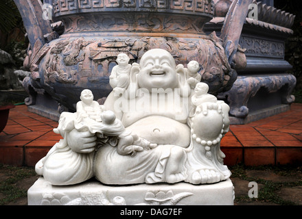 Statue de laughing Buddha image à Thuy Son mountain. Montagnes de marbre complexe, Danang, Vietnam Banque D'Images
