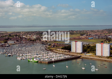 Une vue aérienne de Gosport, le port de Portsmouth, Hampshire, Angleterre du Sud. Banque D'Images