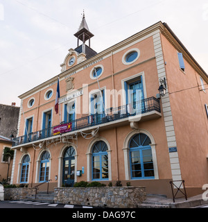 Hôtel de ville dans le village de Roujan, Hérault, Languedoc-Roussillon, France Banque D'Images