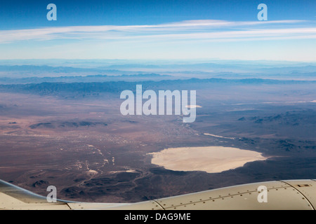 Vue aérienne d'un lac salé, USA, Nevada, Sierra Nevada Banque D'Images