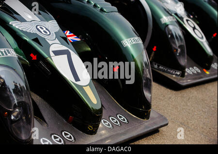 Chichester, UK. 12 juillet, 2013. Nez détails d'une paire de 2003 Le Mans Bentley Speed 8 Prototypes dans la zone d'assemblage pendant le jour 1 de la 2013 Goodwood Festival of Speed dans le parc de Goodwood House. Credit : Action Plus Sport Images/Alamy Live News Banque D'Images