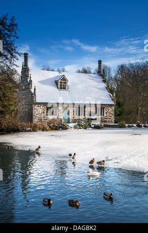 Bourne Mill à Colchester, la plus ancienne ville inscrite en Grande Bretagne. Une propriété du National Trust photographié d'un chemin public, Banque D'Images