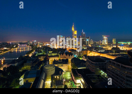 Vue sur le centre-ville la nuit, l'Allemagne, Hesse, Frankfurt am Main Banque D'Images