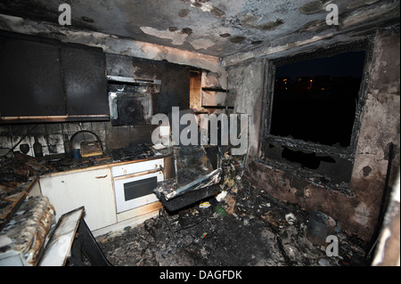 Cuisinière Cuisine grave incendie détruit brûlé Banque D'Images