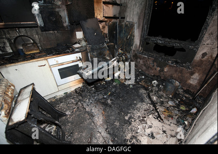 Cuisinière Cuisine grave incendie détruit brûlé Banque D'Images