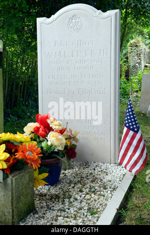 La tombe de William (Billy) Fiske pilote américain dans le cimetière de St Mary & St Blaise, Boxgrove Priory, West Sussex, UK Banque D'Images