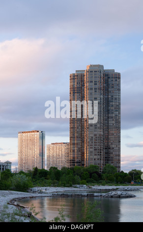 Condominiums sur les rives du lac Ontario, Toronto, Ontario, Canada Banque D'Images